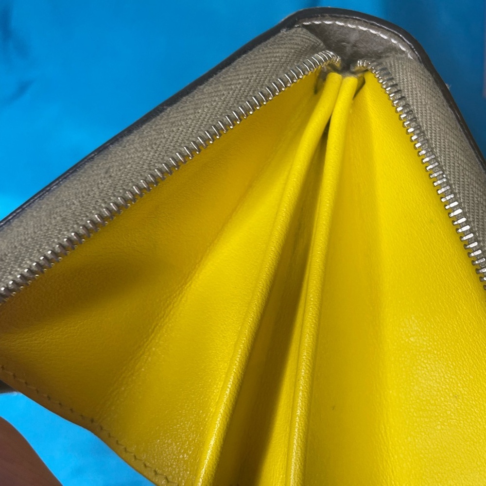 Celine Pebble Leather Wallet Yellow Interior Excel cond. Includes box & dust bag - Picture 14 of 15